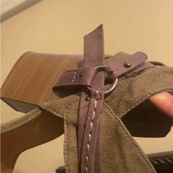 Linen/Leather - Picture 3 of 4